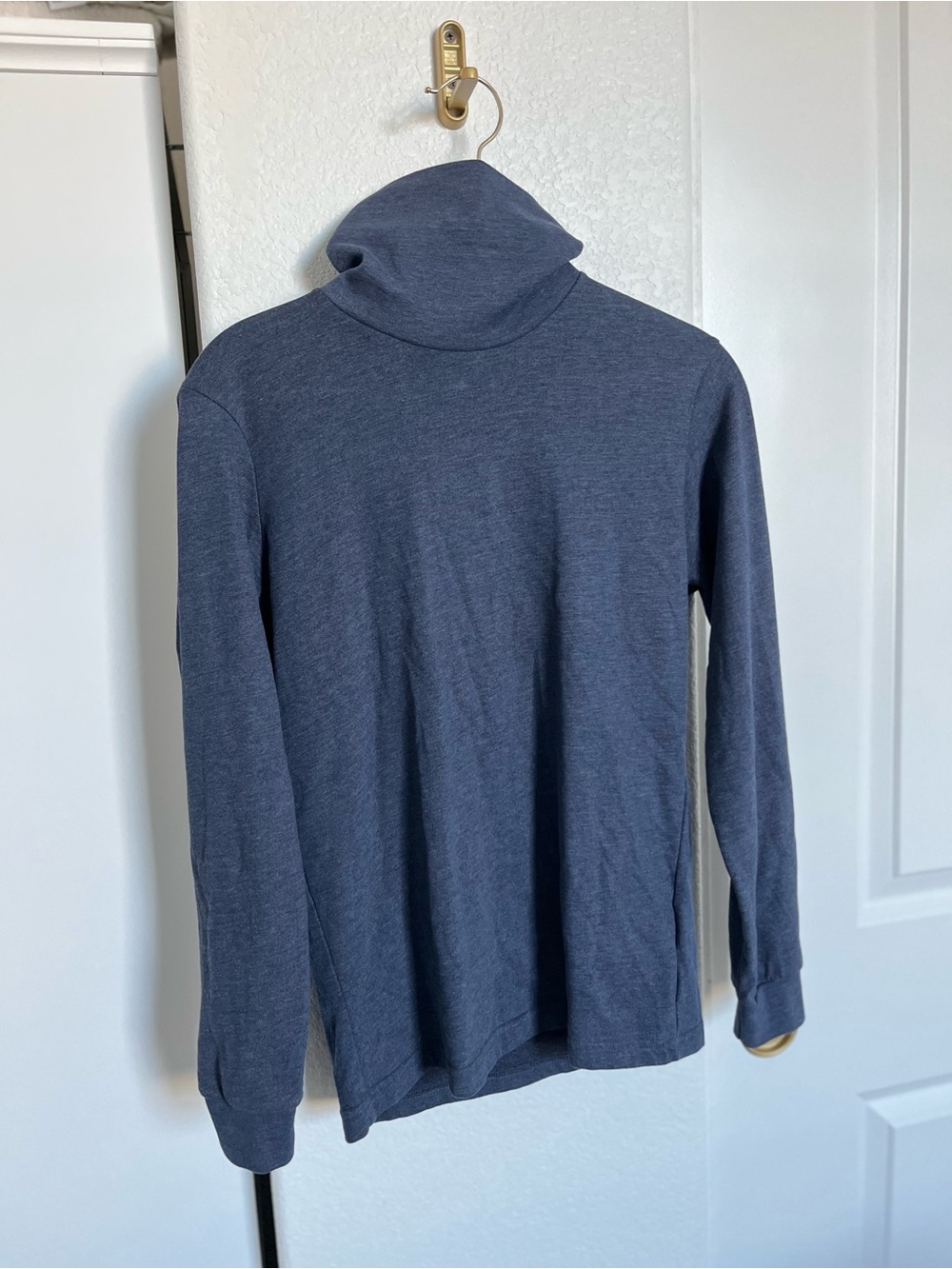 Uniqlo Women’s Navy Turtleneck Sweater Long Sleeve Tee Size Small Casual Wear